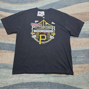 Majestic Pittsburgh Pirates Federal St Graphic T-Shirt Black 2XL MLB